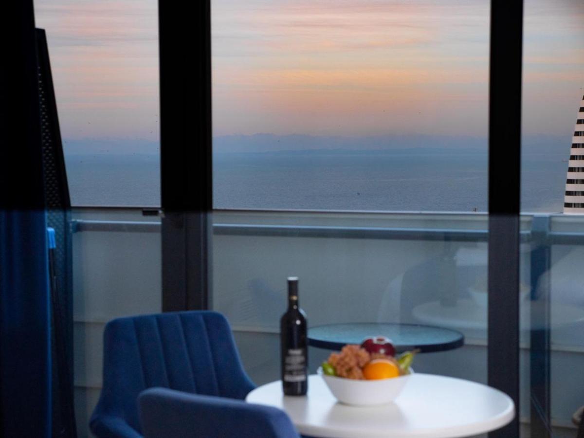 Royal Sea Breeze Apartments Batum Dış mekan fotoğraf